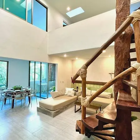 Huge Jungle Condo1 Block To 5Th, Clubs & Beach
